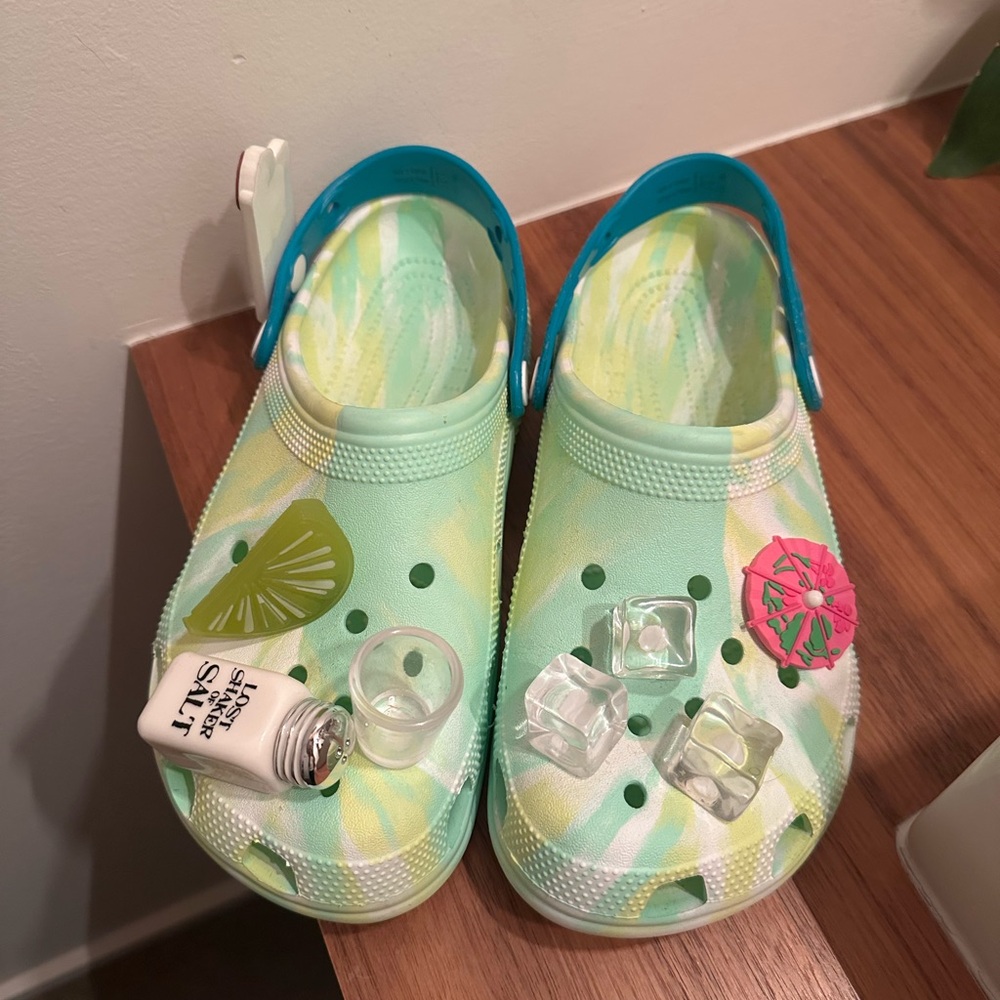 NWOT Margaritaville crocs